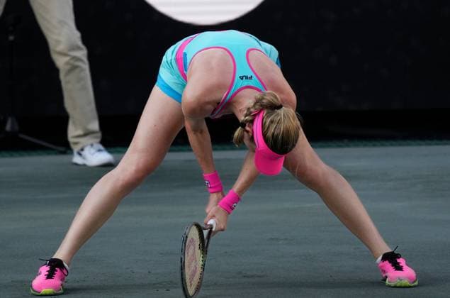 April 7, 2023: Ekaterina Alexandrova (RUS) loses to Belinda Bencic (SUI), 6-3, 6-3 at the Credit One Charleston Open being played at Family Circle Tennis Center in Charleston, South Carolina, {USA} Tennisclix Charleston USA - ZUMAc04_ 20230407_zaf_c04_070 Copyright: xLesliexBillmanx
