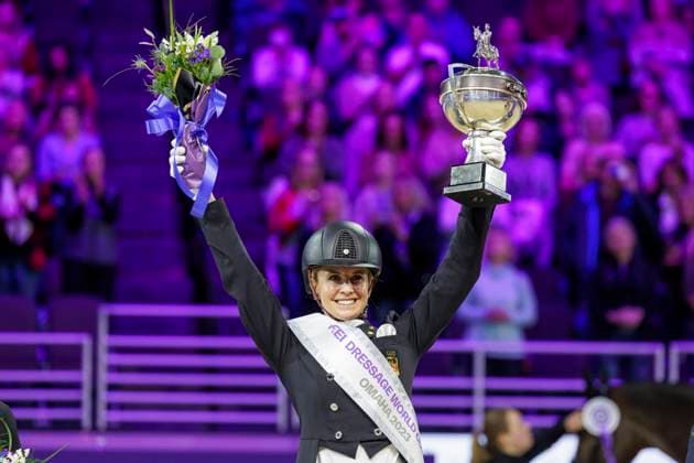 Sport Themen der Woche KW14 Sport Bilder des Tages OMAHA - FEI World Cup Finals 2023, OMAHA - FEI World Cup Finals 2023 VON BREDOW-WERNDL Jessica (GER) Siegerehrung Prize giving ceremony FEI Dressage World Cupâ ¢ Final - Grand Prix Freestyle Kür presented by Havensafe Farm Int. dressage competition - Grand Prix Freestyle Omaha, CHI Health Center 07. April 2023 - *** OMAHA FEI World Cup Finals 2023, OMAHA FEI World Cup Finals 2023 VON BREDOW WERNDL Jessica GER Award Ceremony Prize giving ceremony FEI Dressage World Cupâ ¢ Final Grand Prix Freestyle presented by Havensafe Farm Int dressage competition Grand Prix Freestyle Omaha, CHI Health Center 07 April 2023