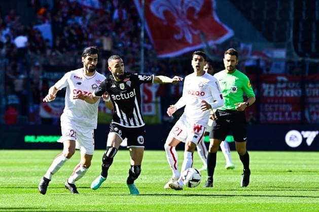 Bentaleb Nabil ( 6 - Angers ) - Andre GOMES ( 28 - Lille ) - Benjamin Andre ( 21 - Lille ) - FOOTBALL : Angers vs Lille - Ligue 1 - 08 04 2023 FedericoPestellini Panoramic 