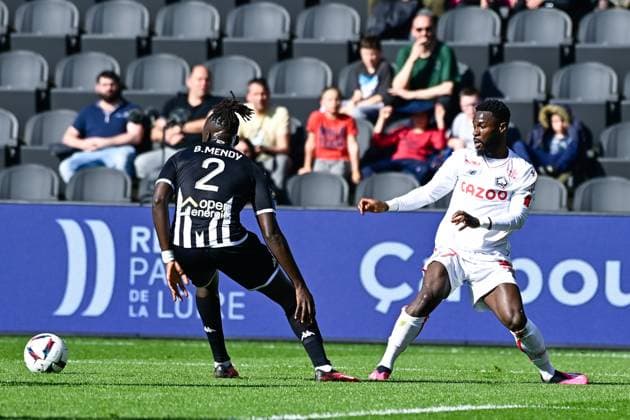 Jonathan BAMBA ( 7 - Lille ) - Batista MENDY ( 2 - Angers ) - FOOTBALL : Angers vs Lille - Ligue 1 - 08 04 2023 FedericoPestellini Panoramic 
