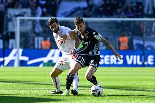 Andre GOMES ( 28 - Lille ) - CAPELLE Pierrick ( 15 - Angers ) - FOOTBALL : Angers vs Lille - Ligue 1 - 08 04 2023 FedericoPestellini Panoramic 