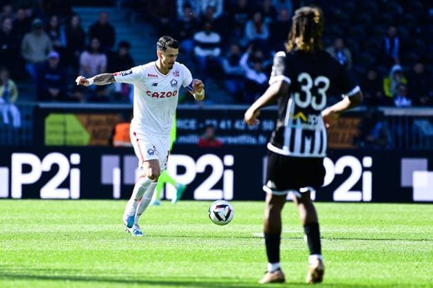 Jose Fonte ( 6 - Lille ) - Justin Noel Kalumba ( 33 - Angers ) - FOOTBALL : Angers vs Lille - Ligue 1 - 08 04 2023 FedericoPestellini Panoramic 