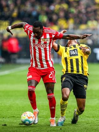 Sport Themen der Woche KW14 Sheraldo Becker (FC Union Berlin, 27) im Zweikampf gegen Karim Adeyemi (Borussia Dortmund BVB, 27), GER, Borussia Dortmund BVB vs. FC Union Berlin, Fussball, 1. Bundesliga, 27. Spieltag, Spielzeit 2022 2023, 08.04.2023, DFB DFL regulations prohibit any use of photographs as image sequences and or quasi-video., GER, Borussia Dortmund BVB vs. FC Union Berlin, Fussball, 1. Bundesliga, 27. Spieltag, Spielzeit 2022 2023, 08.04.2023, DFB DFL regulations prohibit any use of photographs as image sequences and or quasi-video., Foto: Eibner-Pressefoto Gabriel Boia Dortmund *** Sheraldo Becker FC Union Berlin, 27 in duel against Karim Adeyemi Borussia Dortmund BVB, 27 , GER, Borussia Dortmund BVB vs FC Union Berlin, Football, 1 Bundesliga, 27 Spieltag, Spielzeit 2022 2023, 08 04 2023, DFB DFL regulations prohibit any use of photographs as image sequences and or quasi video , GER, Borussia Dortmund BVB vs FC Union Berlin, Football, 1 Bundesliga, 27 Spieltag, Spielzeit 2022 2023, 08 04 2023, DFB DFL regulations prohibit any use of photographs as image sequences and or quasi video , Foto Eibner Pressefoto Gabriel Boia Dortmund Copyright: xEibner-Pressefoto GabrielxBoiax EP_EER