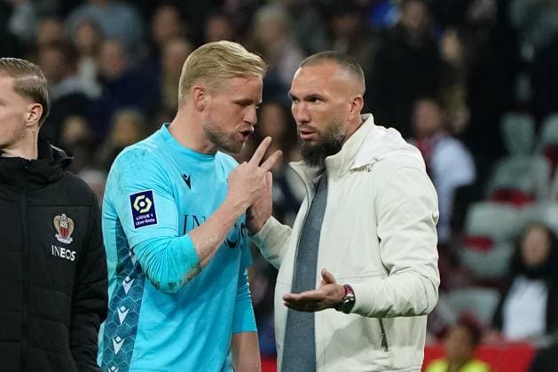 Didier Digard (entraineur de l OGC Nice) - Kasper Schmeichel (OGC Nice) FOOTBALL : OGC Nice vs Paris SG - Ligue 1 Uber Eats - Nice - 08 04 2023 NorbertScanella Panoramic 