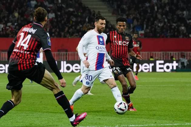 Lionel Messi (Paris SG) - Hicham Boudaoui (OGC Nice) FOOTBALL : OGC Nice vs Paris SG - Ligue 1 Uber Eats - Nice - 08 04 2023 NorbertScanella Panoramic 