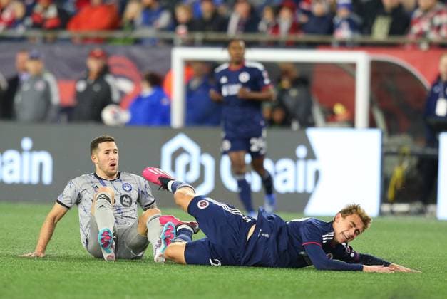 April 8, 2023; Foxborough, MA, USA; New England Revolution midfielder Noel Buck (29) and CF MontrÅ½al defender Aaron Herrera (22) in action during an MLS, Fussball Herren, USA match between CF Montreal and New England Revolution. CSM Foxborough United States - ZUMAc04_ 20230408_zaf_c04_090 Copyright: xAnthonyxNesmithx