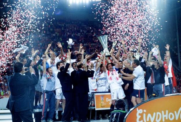 Eindhoven The Netherlands 10th May 2006. - football. UEFA Cup Final Middlesbrough vs Seville (Sevilla). The game is won by the Spanish 4-0. Seville players celebrate victory.Javi Navarro holds the trophy aloft. Analogue image