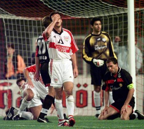 22.09.98 VfB Stuttgart - Eintracht Frankfurt Deutschland, Stuttgart, 22.09.1998, Fussball, DFB-Pokal, 2. Runde, VfB Stuttgart - Eintracht Frankfurt (3:2): Fredi Bobic (VfB Stuttgart). *** 22 09 98 VfB Stuttgart Eintracht Frankfurt Germany, Stuttgart, 22 09 1998, football, DFB Pokal, 2 round, VfB Stuttgart Eintracht Frankfurt 3 2 Fredi Bobic VfB Stuttgart