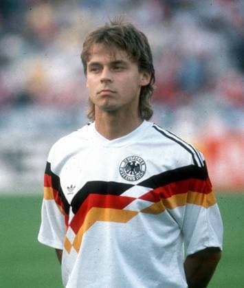 Fußball Europameisterschaft 1988 Eröffnungsspiel BR Deutschland - Italien in Düsseldorf 1:1 am 10.06.1988 Olaf Thon (GER) *** European Football Championship 1988 opening match BR Germany Italy in Düsseldorf 1 1 on 10 06 1988 Olaf Thon GER HM
