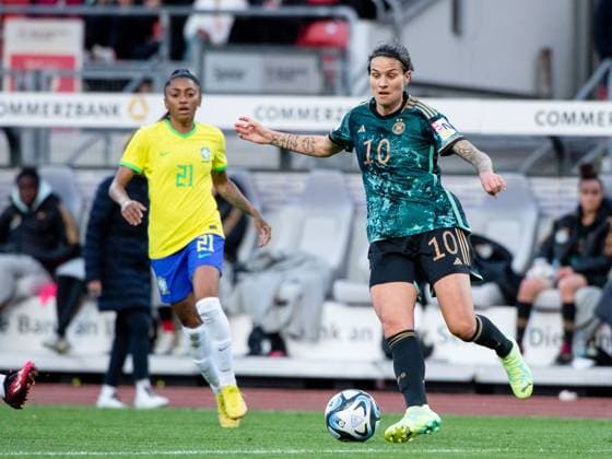 Dzsenifer Marozsan (Deutschland, 10) am Ball, GER, Deutschland vs. Brasilien, DFB Fussball Frauen Nationalmannschaft, Freundschaftsspiel, Spielzeit 2022 2023, 11.04.2023 GER, Deutschland vs. Brasilien, DFB Fussball Frauen Nationalmannschaft, Freundschaftsspiel, Spielzeit 2022 2023, 11.04.2023 Nuernberg Copyright: xEibner-Pressefoto Memmlerx EP_MMR
