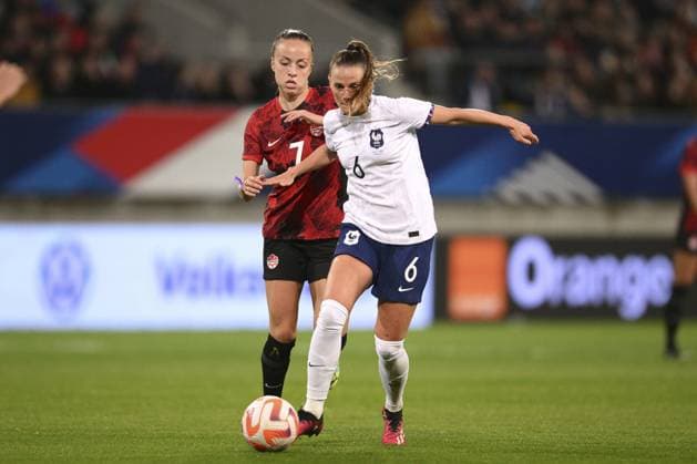 Julia Grosso (Can) vs Sandie Toletti (Fra) FOOTBALL : France vs Canada - Match Amical - 11 04 2023 JBAutissier Panoramic 