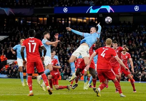 Sport Themen der Woche KW15 Sport Bilder des Tages Manchester, England, 11th April 2023. Erling Haaland of Manchester City causes chaos in the box during the UEFA Champions League match at the Etihad Stadium, Manchester. Picture credit should read: Andrew Yates Sportimage EDITORIAL USE ONLY. No use with unauthorised audio, video, data, fixture lists, club league logos or live services. Online in-match use limited to 120 images, no video emulation. No use in betting, games or single club league player publications. SPI-2360-0116