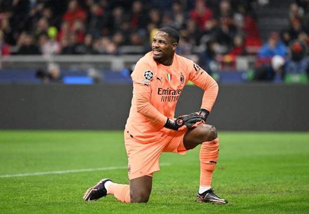 FUSSBALL CHAMPIONS LEAGUE SAISON 2022 2023 Viertelfinal Hinspiel BAC Mailand - SSC Neapel 12.04.2023 Torwart Mike Maignan (AC Mailand)