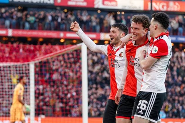 ROTTERDAM, 04-03-2023, Feijenord stadium de Kuip , UEFA Europa League , season 2022 2023, Match between Feyenoord and AS Roma , Feyenoord midfielder Mats Wieffer scores the 1-0 and celebrates with Feyenoord forward Santiago Gimenez (l) and Feyenoord forward Oussama Idrissi (r) Feyenoord - AS Roma  x20529220x Copyright: