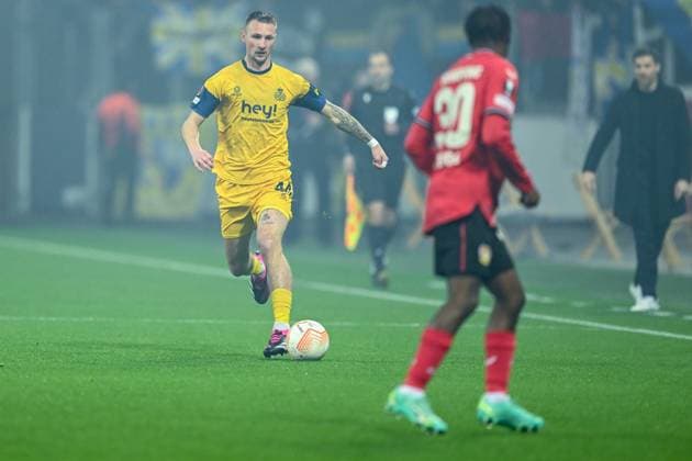 GER, Europa League, Bayer Leverkusen - Union Saint-Giloise 13.04.2023, BayArena , Leverkusen , GER, Europa League, Bayer Leverkusen - Union Saint-Giloise im Bild picture shows Siebe Van Der Heyden (Union Saint Gilloise 44) läuft mit dem Ball am Fuß.