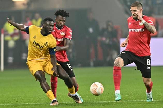 v. li. im Kampf um den Ball Victor Boniface ( 7, Union Saint-Gilloise) Edmond Tapsoba ( 12, Bayer 04 Leverkusen) Robert Andrich ( 8, Bayer 04 Leverkusen) 13.04.2023 Fussball Europa League, Bayer 04 Leverkusen vs Union Saint-Gilloise, BayArena, Leverkusen, NRW Germany