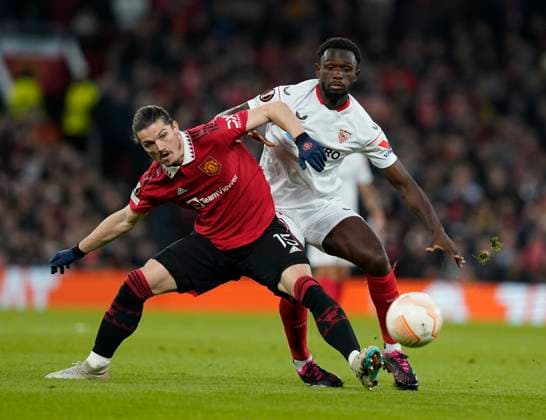 Bilder des Jahres 2023, Sport 04 April Sport Themen der Woche KW15 Sport Bilder des Tages Manchester, England, 13th April 2023. Marcel Sabitzer of Manchester United, ManU tussles with Tanguy Nianzou of Sevilla during the UEFA Europa League match at Old Trafford, Manchester. Picture credit should read: Andrew Yates Sportimage EDITORIAL USE ONLY. No use with unauthorised audio, video, data, fixture lists, club league logos or live services. Online in-match use limited to 120 images, no video emulation. No use in betting, games or single club league player publications. SPI-2367-0025