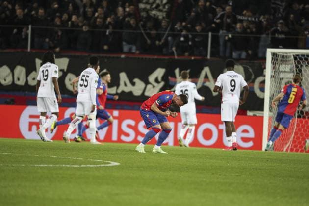Joie des joueurs de l equipe Basel apres le but de Zeki Amdouni 9 FOOTBALL : FC Basel vs OGC Nice - UEFA Europa Conference League quarter-final- 13 04 2023 -St. Jakob b-Park Basel ElyxandroCegarra Panoramic 