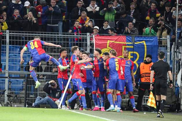 Joie des joueurs de l equipe Basel apres le but de Zeki Amdouni 9 FOOTBALL : FC Basel vs OGC Nice - UEFA Europa Conference League quarter-final- 13 04 2023 -St. Jakob b-Park Basel ElyxandroCegarra Panoramic 
