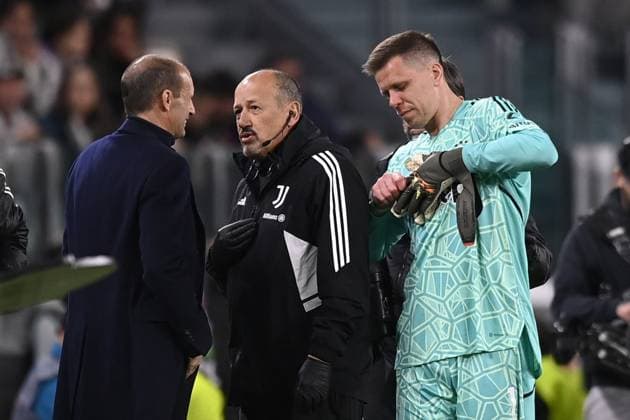 Foto Fabio Ferrari LaPresse 13 Aprile 2023 - Torino, Italia - calcio - Juventus vs Sporting Lisbona - UEFA Europa League - quarti di finale -1 2 - Juventus Stadium. Nella foto: Wojciech Szczesny (Juventus F.C.) sostituito dopo l infortunio April 13, 2023 Turin, Italy - sport, calcio - Juventus vs Sporting Lisbona - UEFA Europa League - quarter to finals-1 2- Juventus Stadium. In the pic: Wojciech Szczesny (Juventus F.C.) injured  Copyright: xFabioxFerrari LaPressex
