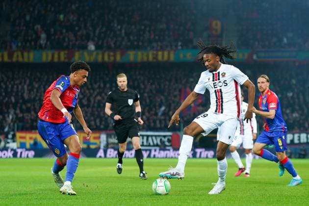 13.04.2023, Basel, St. Jakobs-Park, Switzerland, UEFA Europa Conference League: FC Basel - OGC Nice, 27 Dan Ndoye (Basel) and 19 Khephren Thuram (Nice) battle for the ball (duel) Basel St. Jakobs-Park Basel Switzerland Copyright: xJustPictures.ch DanielaxPorcellix
