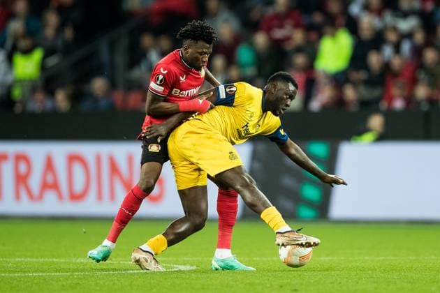UEFA Europa League: Bayer 04 Leverkusen - Royale Union Saint Gilloise Edmond Tapsoba (Bayer 04 Leverkusen, 12), Victor Boniface (Royale Union Saint Gilloise, 7) UEFA Europa League Viertelfinale: Bayer 04 Leverkusen - Royale Union Saint Gilloise, BayArena Leverkusen Copyright: xBEAUTIFULxSPORTS Wunderlx