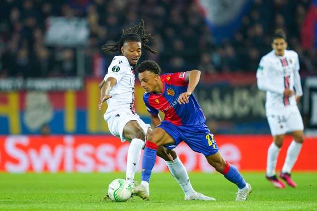 13.04.2023, Basel, St. Jakobs-Park, Switzerland, UEFA Europa Conference League: FC Basel - OGC Nice, 27 Dan Ndoye (Basel) and 19 Khephren Thuram (Nice) battle for the ball (duel) Basel St. Jakobs-Park Basel Switzerland Copyright: xJustPictures.ch DanielaxPorcellix