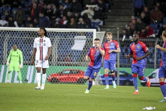 Joie des joueurs de l equipe Basel apres le but de Zeki Amdouni 9 FOOTBALL : FC Basel vs OGC Nice - UEFA Europa Conference League quarter-final- 13 04 2023 -St. Jakob b-Park Basel ElyxandroCegarra Panoramic 