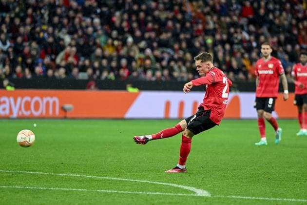 GER, Europa League, Bayer Leverkusen - Union Saint-Giloise 13.04.2023, BayArena , Leverkusen , GER, Europa League, Bayer Leverkusen - Union Saint-Giloise im Bild picture shows Florian Wirtz (Bayer Leverkusen 27) schießt das Tor zum 1:1.