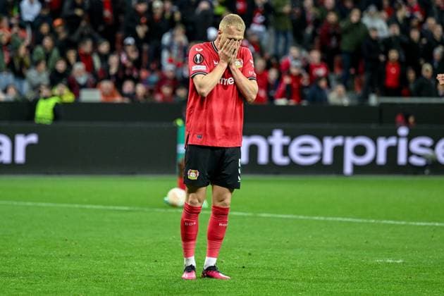GER, Europa League, Bayer Leverkusen - Union Saint-Giloise 13.04.2023, BayArena , Leverkusen , GER, Europa League, Bayer Leverkusen - Union Saint-Giloise im Bild picture shows Mitchel Bakker (Bayer Leverkusen 5) ärgert sich nach einer vergebenen Torchance.