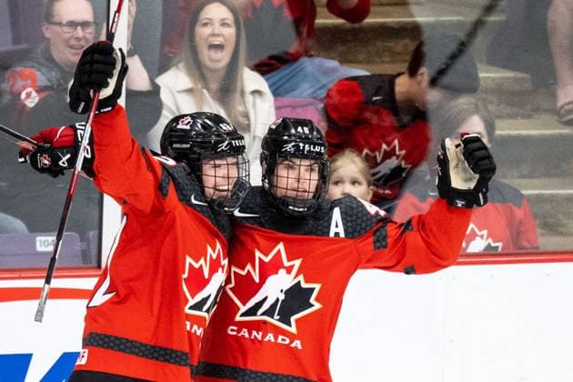 230413 Claire Thompson and Blayre Turnbull of Canada celebrate 1-0 during the 2023 IIHF Women s World Championship, WM, Weltmeisterschaft quarterfinal game between Canada and Sweden on April 13, 2023 in Brampton. Photo: Mathilda Ahlberg BILDBYRAN kod MA MA0459 ishockey Ice hockey, Eishockey vm dam 2023 iihf womens world championship dam vm ishockey vm kanada sverige women canada sweden bbeng jubel Copyright: MATHILDAxAHLBERG BB230413MA077
