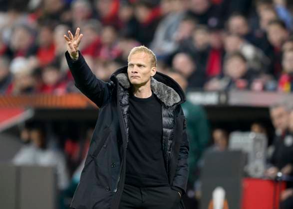 Trainer Karel GERAERTS (USG) Gestik, Geste, Fussball Europa League, Viertelfinale Hinspiel, Bayer 04 Leverkusen (LEV) - Union Saint-Gilloise (USG) 1:1, am 13.04.2023 in Leverkusen Deutschland. UEFA regulations prohibit any use of photographs as image sequences and or quasi-video Â