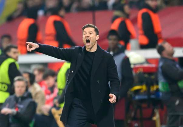 Trainer Xabier ALONSO (LEV) Gestik, Geste, Fussball Europa League, Viertelfinale Hinspiel, Bayer 04 Leverkusen (LEV) - Union Saint-Gilloise (USG) 1:1, am 13.04.2023 in Leverkusen Deutschland. UEFA regulations prohibit any use of photographs as image sequences and or quasi-video Â