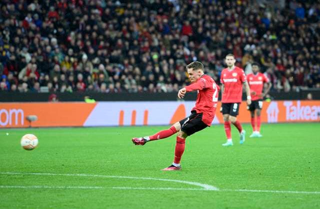 Florian WIRTZ (LEV) schiesst das Tor zum 1:1, Aktion, Fussball Europa League, Viertelfinale Hinspiel, Bayer 04 Leverkusen (LEV) - Union Saint-Gilloise (USG) 1:1, am 13.04.2023 in Leverkusen Deutschland. UEFA regulations prohibit any use of photographs as image sequences and or quasi-video Â