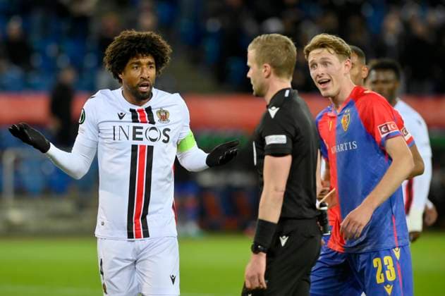 V.l.n.r. Dante, OGC, Schiedsrichter Glenn Nyberg, SWE, Wouter Burger, FCB, FC Basel - OGC Nice, Viertelfinal UEFA Europa Conference, Fussball, 13.04.2023