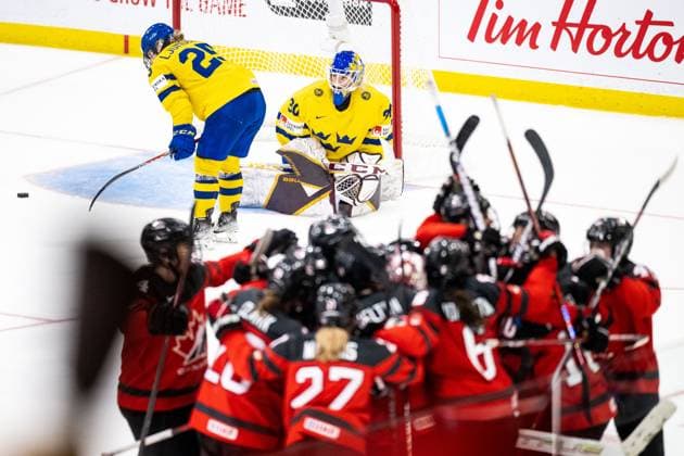 230413 Lina Ljungblom and goaltender Emma Söderberg of Sweden looks dejected and players of Canada after the 2023 IIHF Women s World Championship, WM, Weltmeisterschaft quarterfinal game between Canada and Sweden on April 13, 2023 in Brampton. Photo: Mathilda Ahlberg BILDBYRAN kod MA MA0459 ishockey Ice hockey, Eishockey vm dam 2023 iihf womens world championship dam vm ishockey vm kanada sverige women canada sweden bbeng depp jubel Copyright: MATHILDAxAHLBERG BB230413MA124
