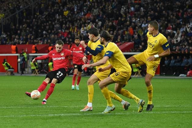 Sport Themen der Woche KW15 Florian Wirtz (Bayer 04 Leverkusen), li., erzielt mit diesem Schuss das Tor zum 1:1 13.04.2023, Fussball Europa League, Saison 2022 23, Viertelfinale Hinspiel, Bayer 04 Leverkusen - Union Saint Gilloise 1:1 Leverkusen BayArena Nordrhein Westfalen Deutschland *** Florian Wirtz Bayer 04 Leverkusen , li , scores the goal with this shot to 1 1 13 04 2023, Football Europa League, season 2022 23, quarterfinal first leg, Bayer 04 Leverkusen Union Saint Gilloise 1 1 Leverkusen BayArena Nordrhein Westfalen Germany. Team2