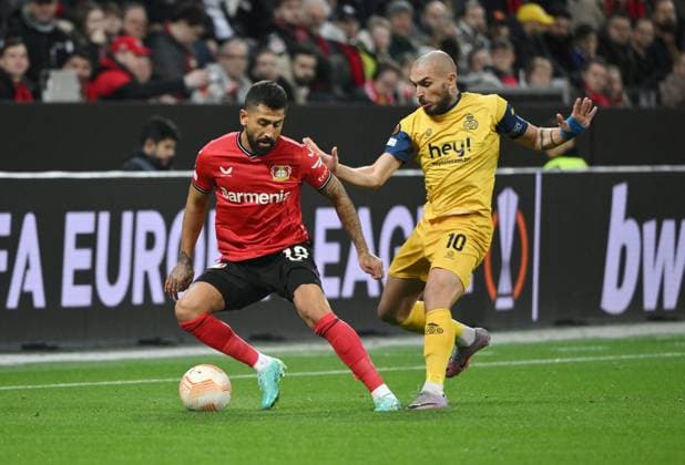 Kerem Demirbay (Bayer Leverkusen), Teddy Teuma (Saint Gilloise), v.li. 13.04.2023, Fussball Europa League, Saison 2022 23, Viertelfinale Hinspiel, Bayer 04 Leverkusen - Union Saint Gilloise 1:1 Leverkusen BayArena Nordrhein Westfalen Deutschland