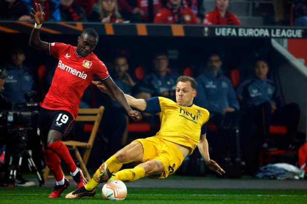 Leverkusen, Deutschland, UEFA Europa League, Bayer 04 Leverkusen : Union Saint Gilloise 1:1 14. 04. 2023 in der Bay Arena in Leverkusen Moussa DIABY (LEV) -L- und Senne LYNEN (USG) -R-