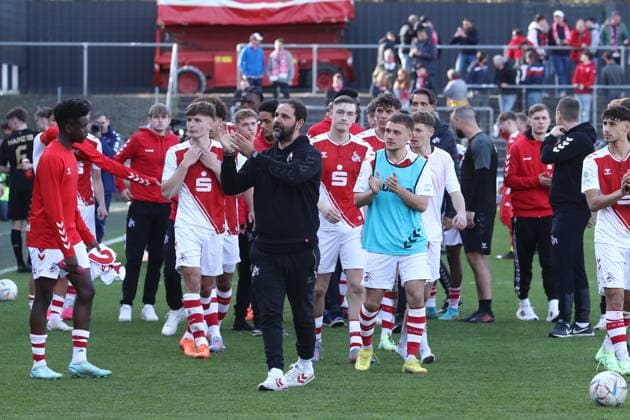1.FC Köln U19 vs. FSV Mainz 05 U19, A Junioren Bundesliga, Halbfinal Rückspiel um die Deutsche Meisterschaft, Enttäuschung bei den Kölnern nach dem Ausscheiden (1.FC Köln), 14.04.2023, Bild: