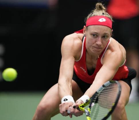 Tennis, Billie Jean King Cup, Kanada - Belgien April 14, 2023, VANCOUVER, BC, CANADA: Belgium s Yanina Wickmayer returns to Canada s Leylah Annie Fernandez during a Billie Jean King Cup qualifiers singles match, in Vancouver, on Friday, April 14, 2023. Canada News - April 14, 2023 - ZUMAc35_ 20230414_zaf_c35_176 Copyright: xDarrylxDyckx
