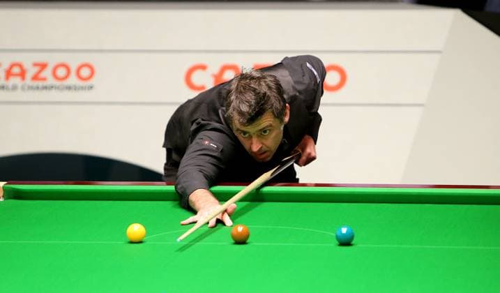 Sport Themen der Woche KW15 Sport Bilder des Tages 15th April 2023; The Crucible, Sheffield, England: 2023 Cazoo World Snooker Championship, Day 1; Ronnie O Sullivan in action in todays match verse Pang Junxu  ActionPlus12497310 MarkxStephenson