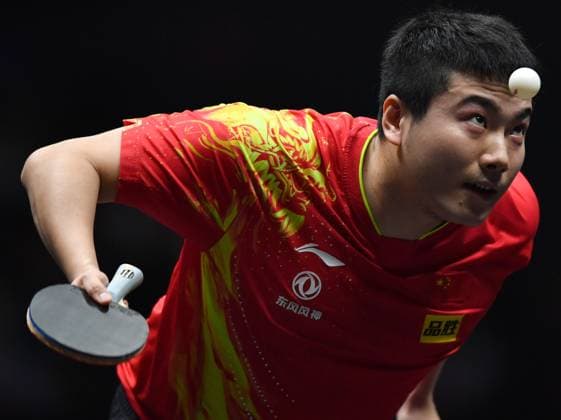Sport Themen der Woche KW15 Sport Bilder des Tages (230415) -- XINXIANG, April 15, 2023 -- Liang Jingkun of China serves during the men s singles final against his compatriot Fan Zhendong at the WTT Champions Xinxiang 2023 in Xinxiang, central China s Henan Province, April 15, 2023. ) (SP)CHINA-XINXIANG Table tennis, Tischtennis WTT CHAMPIONS-MEN S SINGLES (CN) LixJianan 