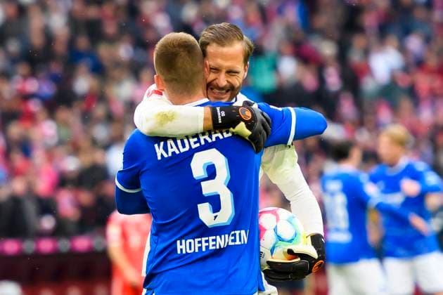 Sport Themen der Woche KW15 Sport Bilder des Tages GER, DFB, FC Bayern Muenchen vs. TSG 1899 Hoffenheim 15.04.2023, Allianz Arena, Muenchen, GER, DFB, FC Bayern Muenchen vs. TSG 1899 Hoffenheim, im Bild Freude nach dem Schlusspfiff bei Oliver Baumann (Hoffenheim 1) Pavel KadeÞ‡bek Kaderabek (Hoffenheim 3) *** GER, DFB, FC Bayern Muenchen vs TSG 1899 Hoffenheim 15 04 2023, Allianz Arena, Munich, GER, DFB, FC Bayern Muenchen vs TSG 1899 Hoffenheim, pictured joy after the final whistle by Oliver Baumann Hoffenheim 1 Pavel KadeÞ‡bek Kaderabek Hoffenheim 3 nordphotoxGmbHx xStraubmeier nph00004