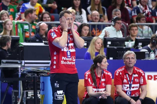 15.04.2023, xgox, Handball - DHB Pokal, Halbfinale, SG Flensburg-Handewitt - Rhein-Neckar Loewen emspor, v.l. Maik Machulla (Flensburg, Trainer) Reklamiert, beschwert sich, schimpft Koeln