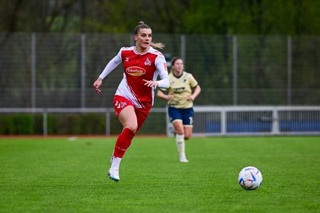 16.04.2023, GER, Fußball, Frauen, Testspiel, 2022 2023, 1. FC Köln - TSG Hoffenheim Selina Cerci (Köln) auf dem Weg zum gegnerischen Strafraum. Westerburg Schulstadion Rheinland-Pfalz Deutschland