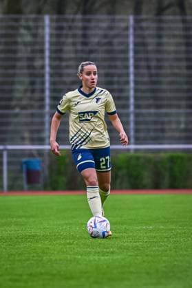 16.04.2023, GER, Fußball, Frauen, Testspiel, 2022 2023, 1. FC Köln - TSG Hoffenheim Vanessa Leimenstoll (27 TSG) kontrolliert den Ball. Westerburg Schulstadion Rheinland-Pfalz Deutschland