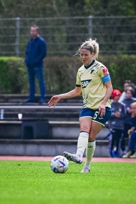 16.04.2023, GER, Fußball, Frauen, Testspiel, 2022 2023, 1. FC Köln - TSG Hoffenheim Luana Bühler (5 TSG) passt den Ball. Westerburg Schulstadion Rheinland-Pfalz Deutschland