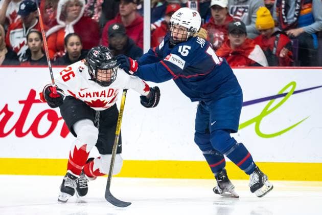 230416 Emily Clark of Canada and Savannah Harmon of USA during the 2023 IIHF Women s World Championship, WM, Weltmeisterschaft final between Canada and USA on April 16, 2023 in Brampton. Photo: Mathilda Ahlberg BILDBYRAN kod MA MA0464 ishockey Ice hockey, Eishockey vm dam 2023 iihf womens world championship dam vm ishockey vm canada usa women bbeng kanada Copyright: MATHILDAxAHLBERG BB230416MA187
