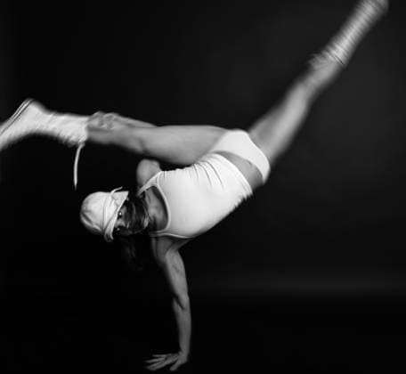 Handstand Sportliche Frau (License=RF) 303736 ,model released, Symbolfoto Copyright: xZoonar.com SigbertxGeorgix 303736 ,model released, Symbolfoto ,property released